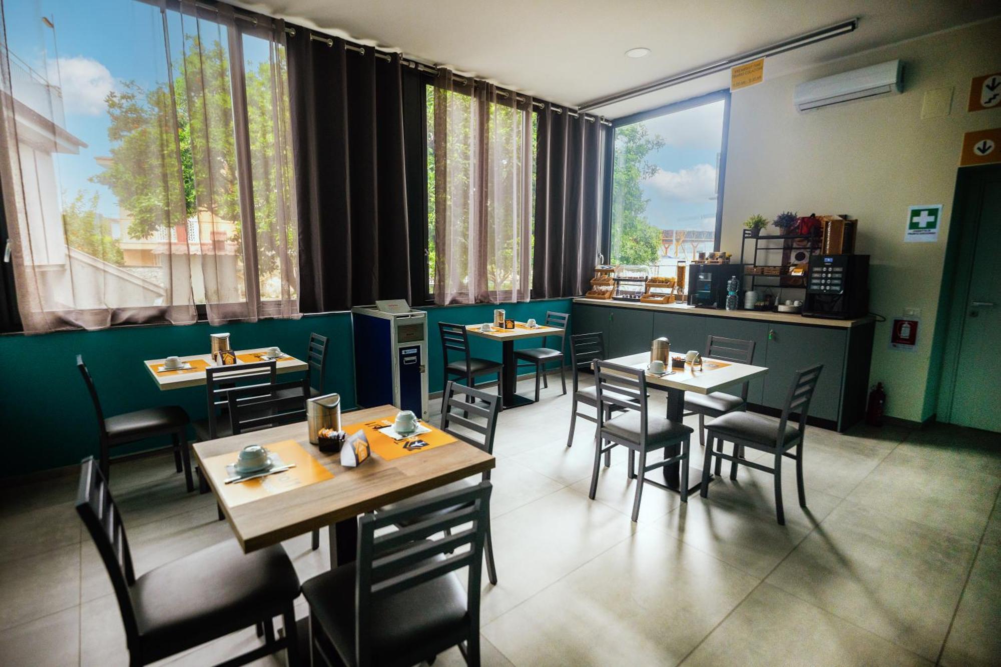 Terminal 1 Guest House Наполи Екстериор снимка