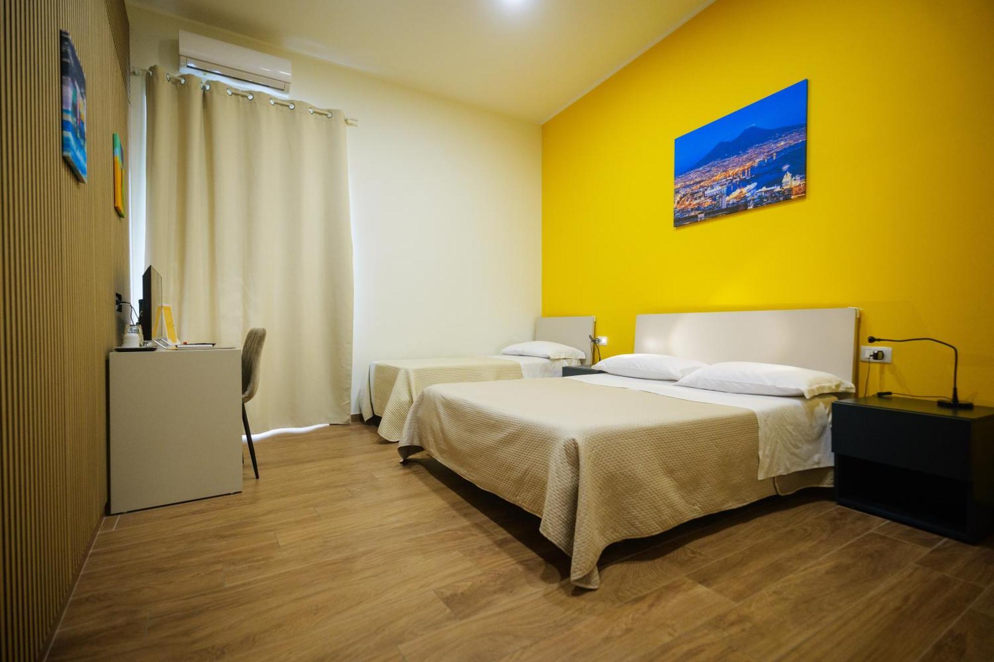 Terminal 1 Guest House Наполи Екстериор снимка