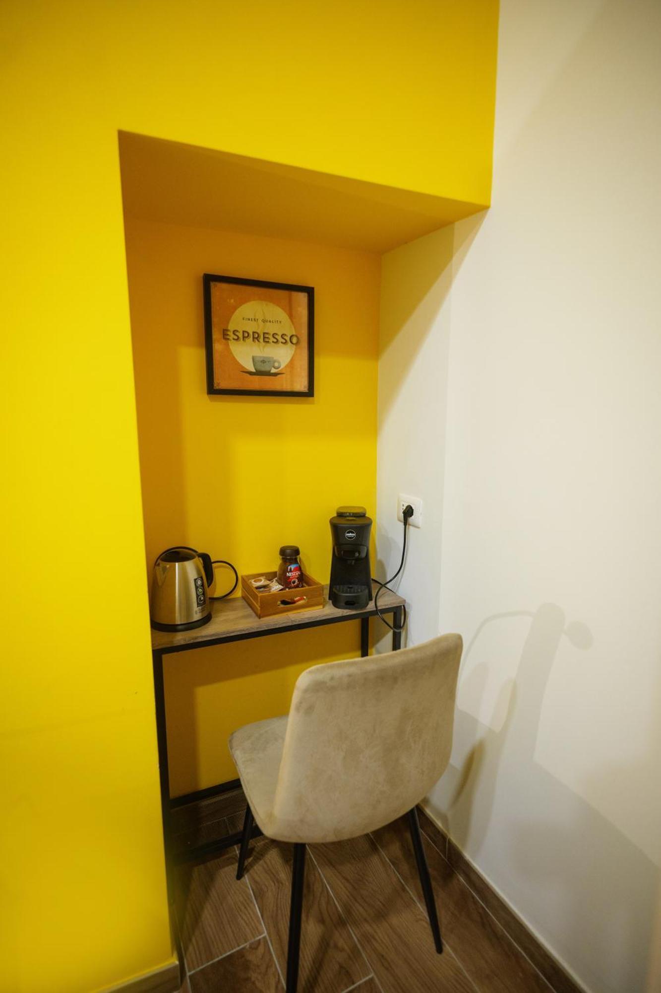 Terminal 1 Guest House Наполи Екстериор снимка