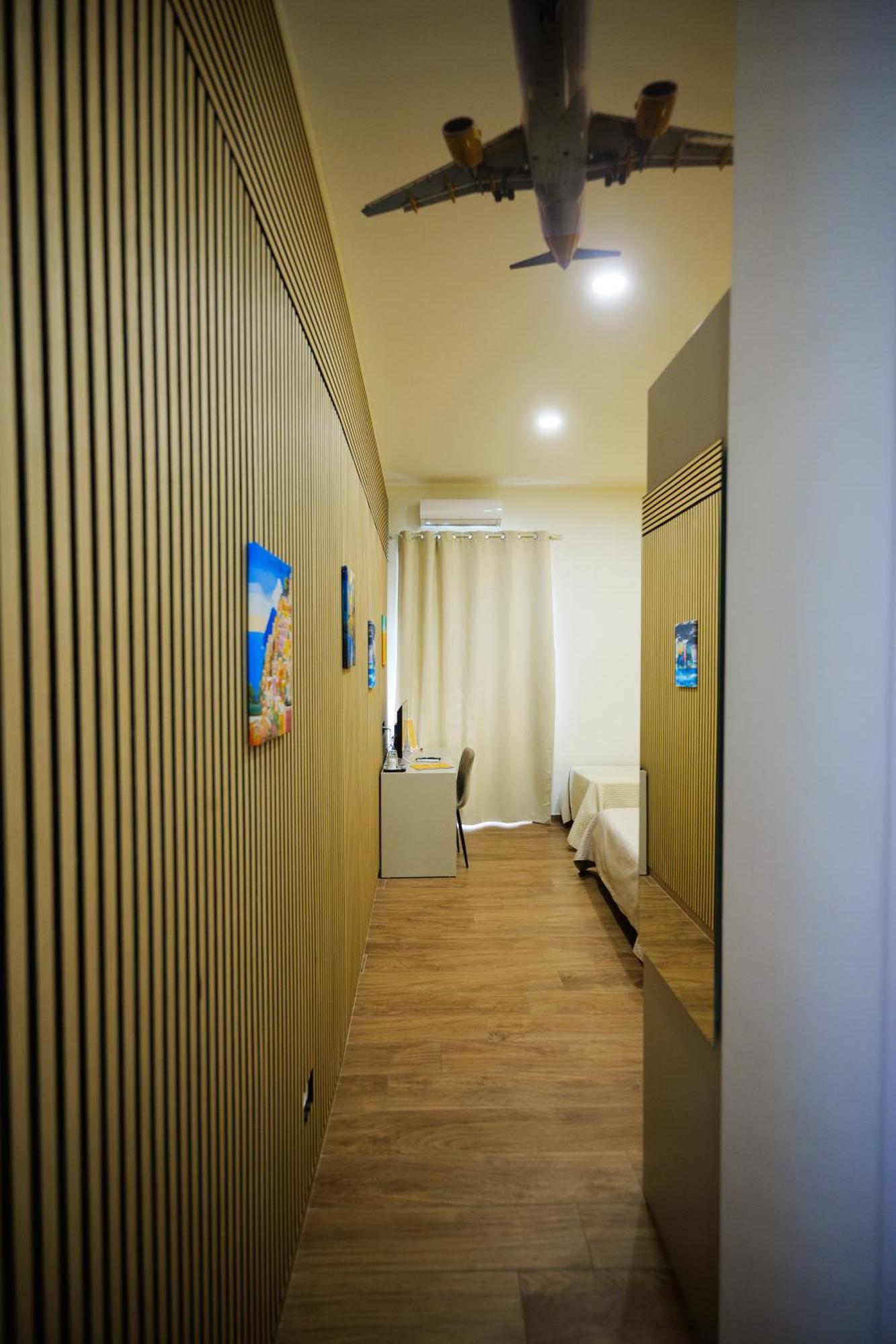 Terminal 1 Guest House Наполи Екстериор снимка