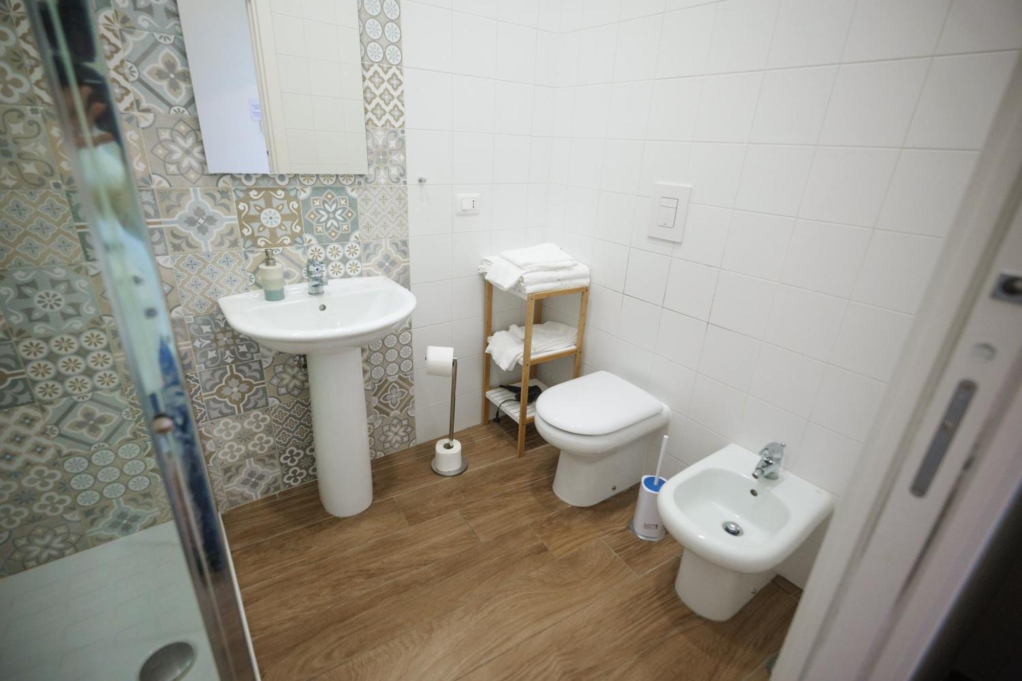 Terminal 1 Guest House Наполи Екстериор снимка