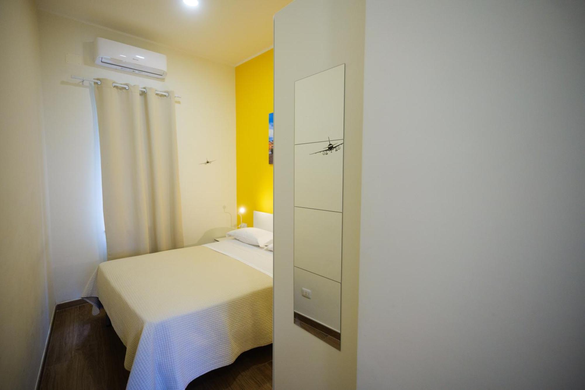 Terminal 1 Guest House Наполи Екстериор снимка