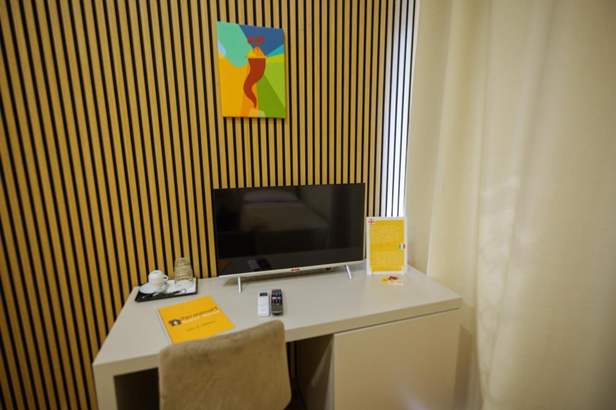 Terminal 1 Guest House Наполи Екстериор снимка