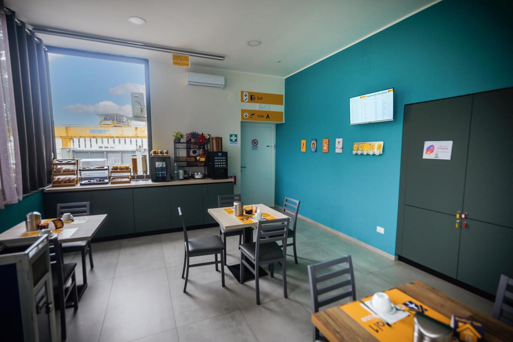 Terminal 1 Guest House Наполи Екстериор снимка