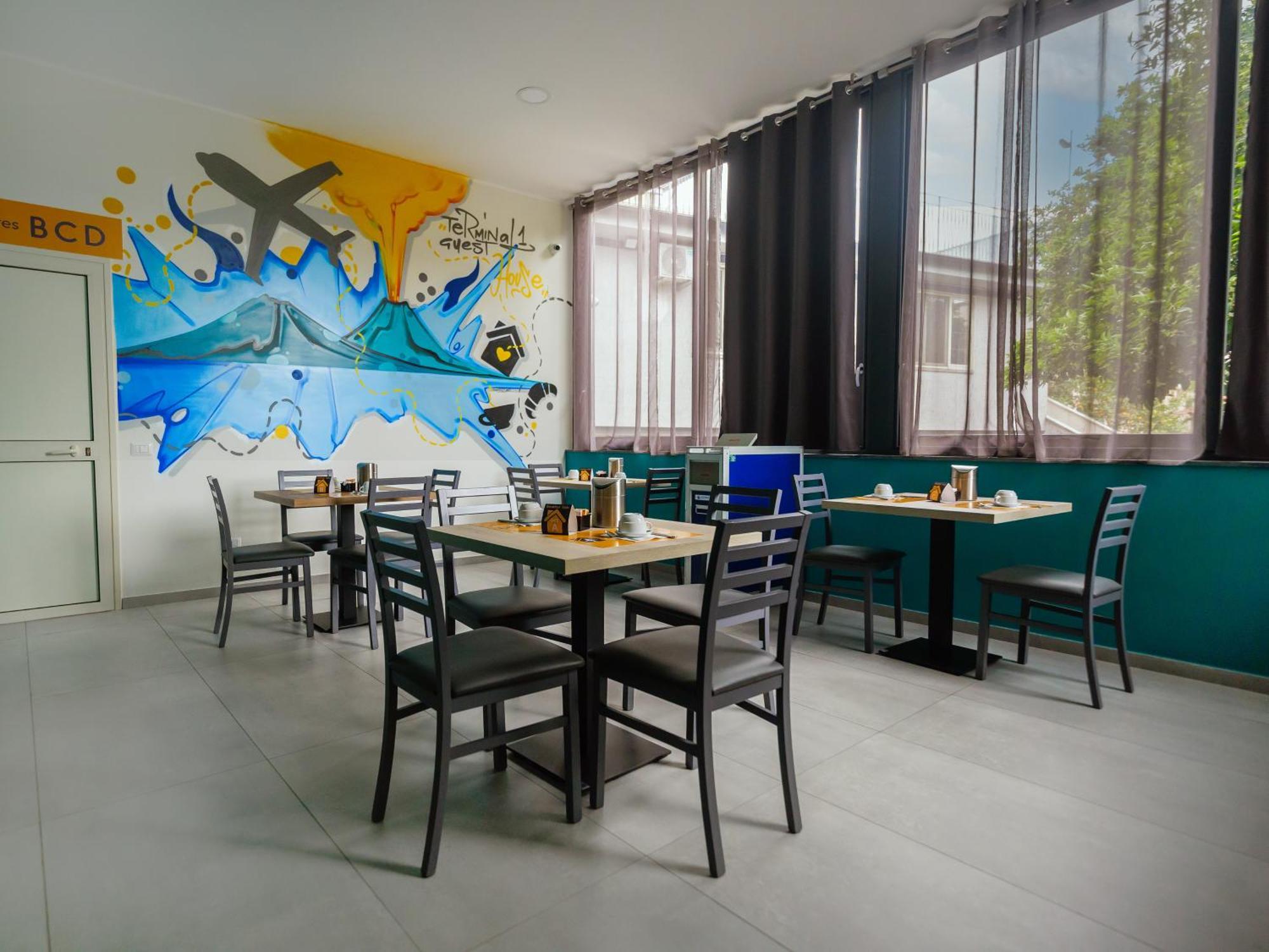 Terminal 1 Guest House Наполи Екстериор снимка