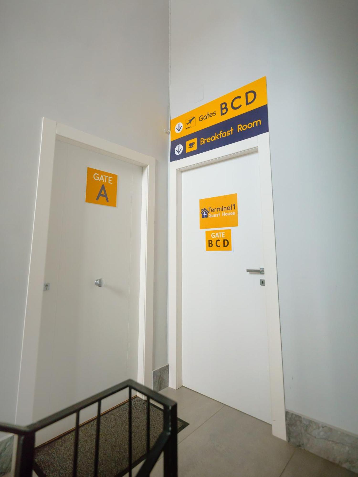 Terminal 1 Guest House Наполи Екстериор снимка